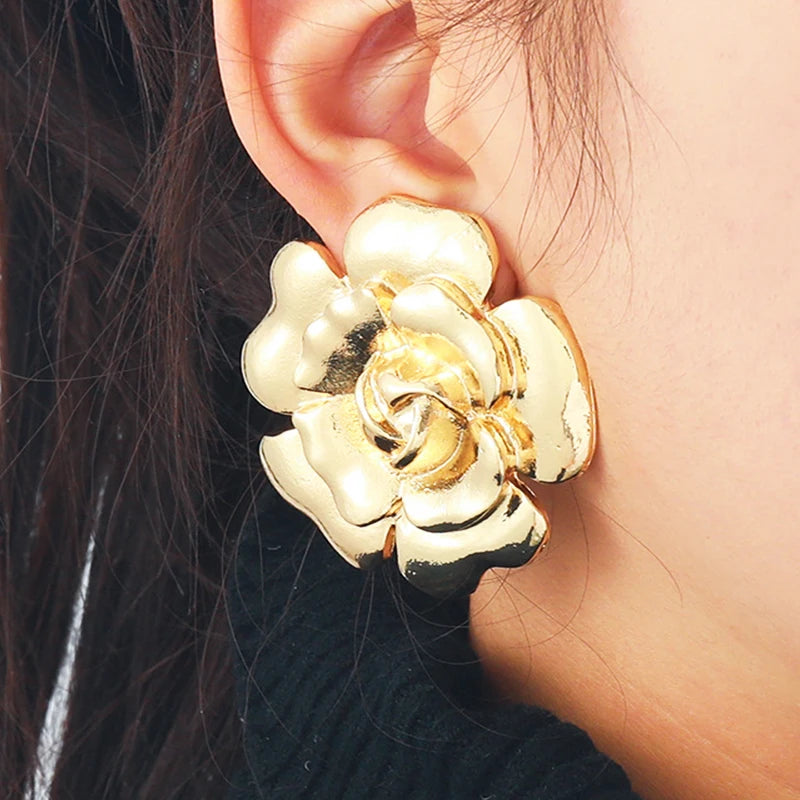 2025 New Arrival Summer Retro Metal Flower Earrings Women Retro Fashion Rose Flower 18k Gold Plated Fashion Metal Earrings
