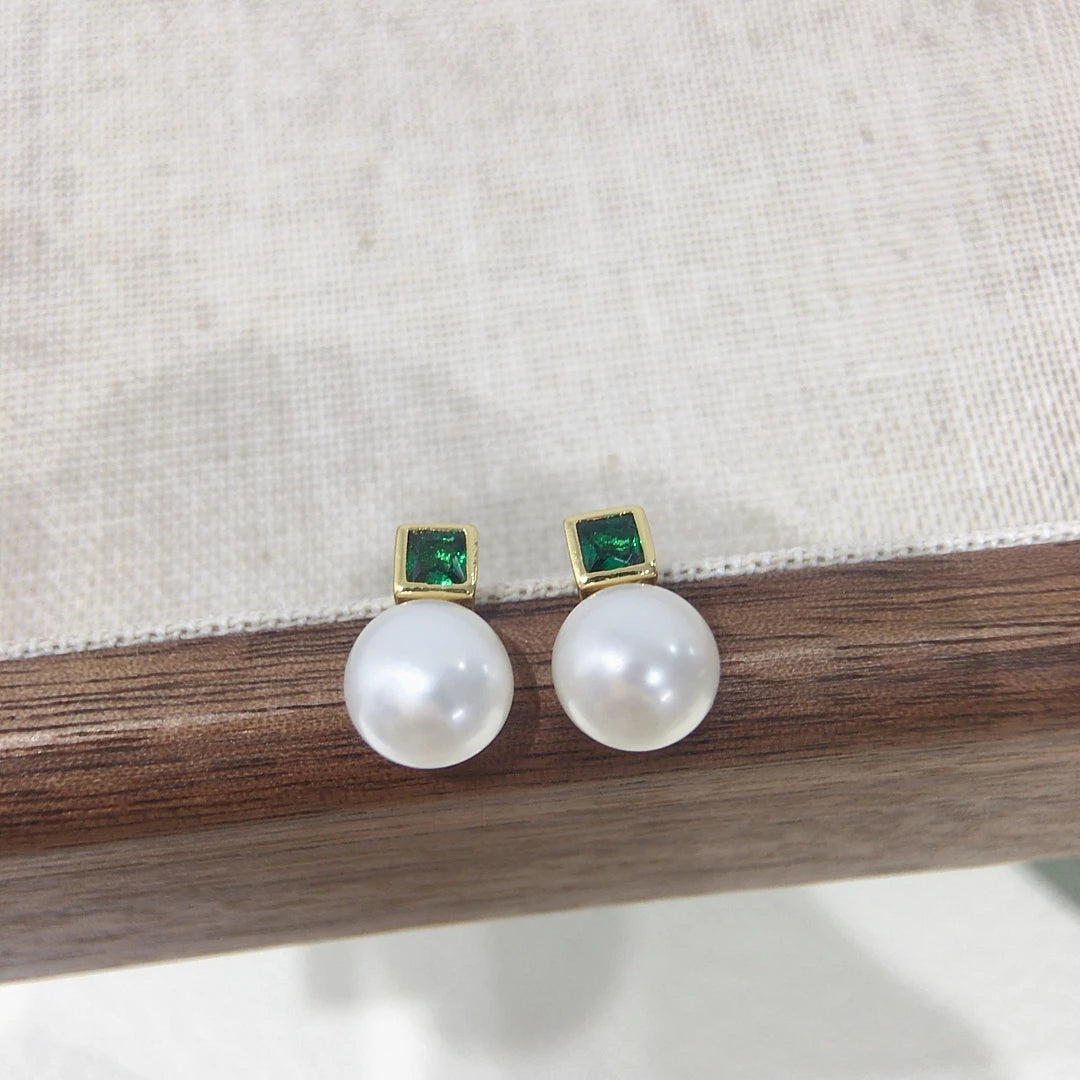 Wholesale Classic Queen's Style Stud Earrings Natural Freshwater Pearl Earrings for Women's Gift