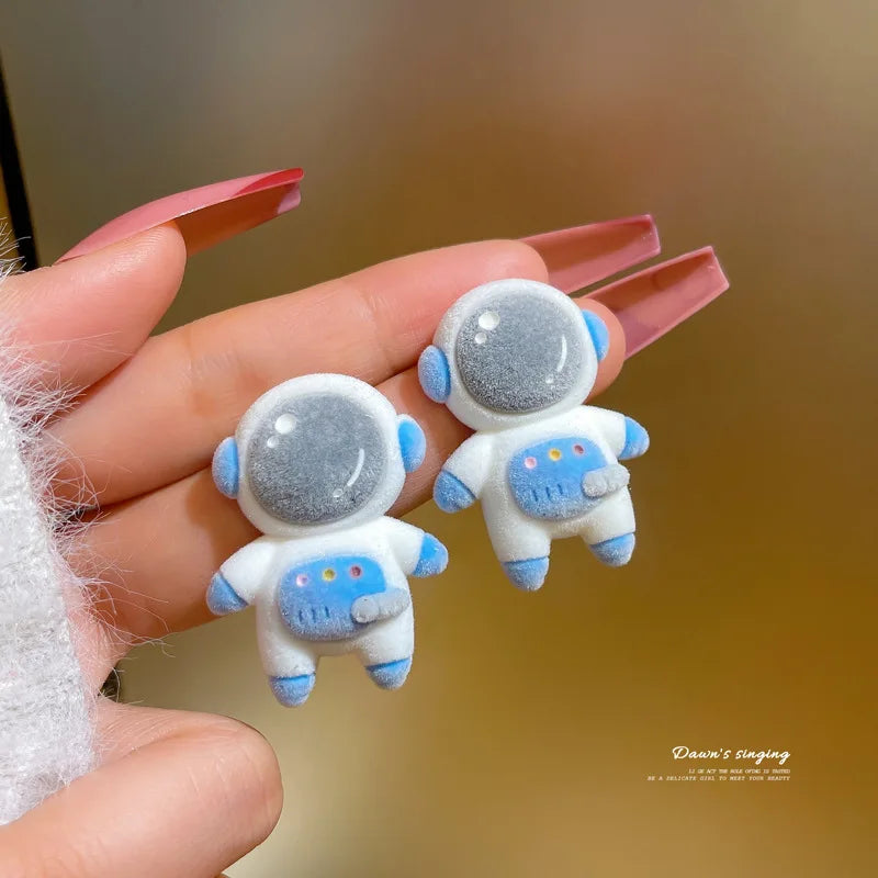 Fashion Hot Sale Creative Cute Minimalist Funny Kids Earrings Girls 2022 New Cartoon Astronaut Stud Earrings for Women Girl