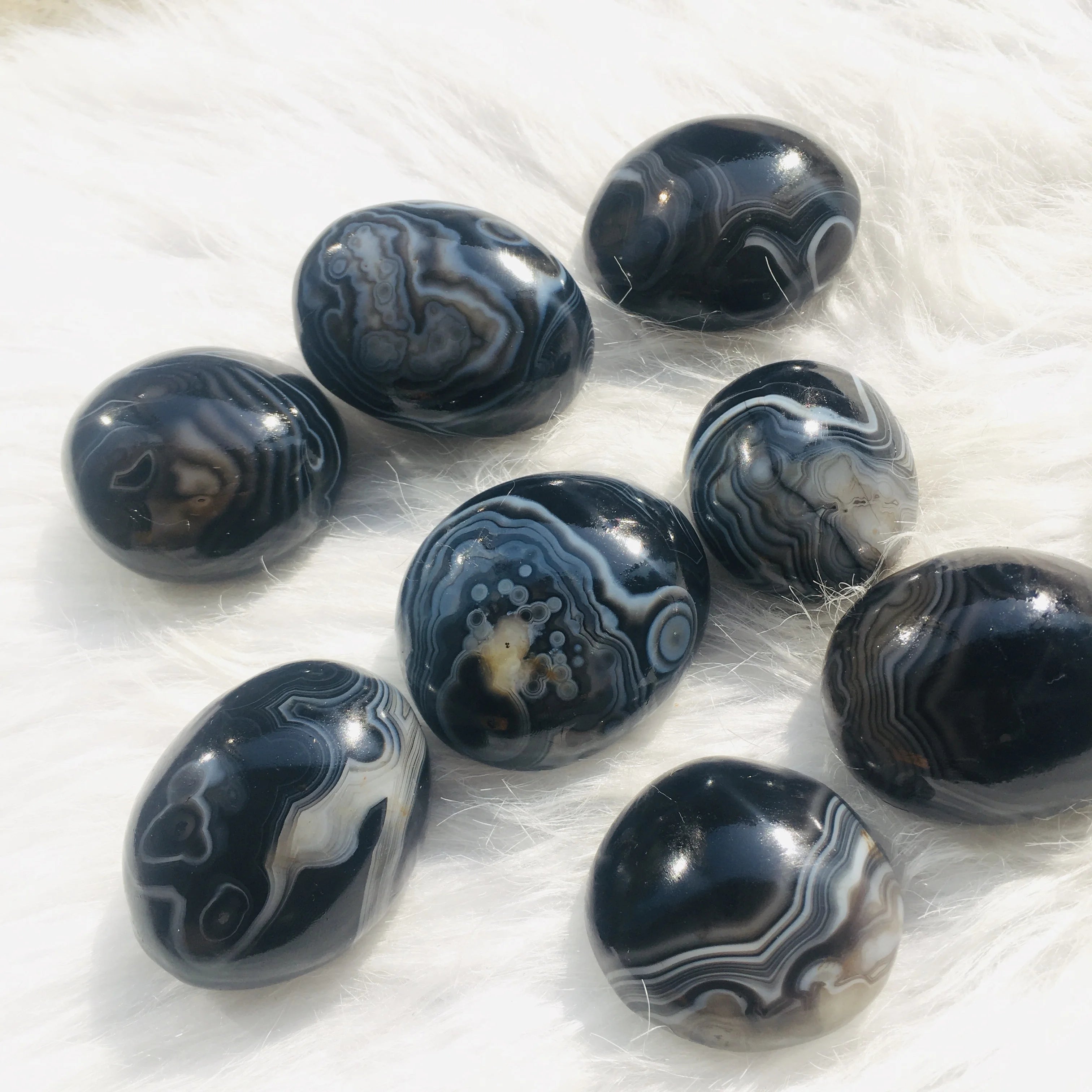Wholesale Natural Black Sardonyx Palm Stone Polished Crystal Stones Quartz Carnelian Stone for Decoration