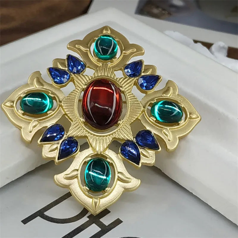 YHJ19010203 Fashion Court Style Statement Brooches Women Gold Plated Brooch Europe and America Jewelry
