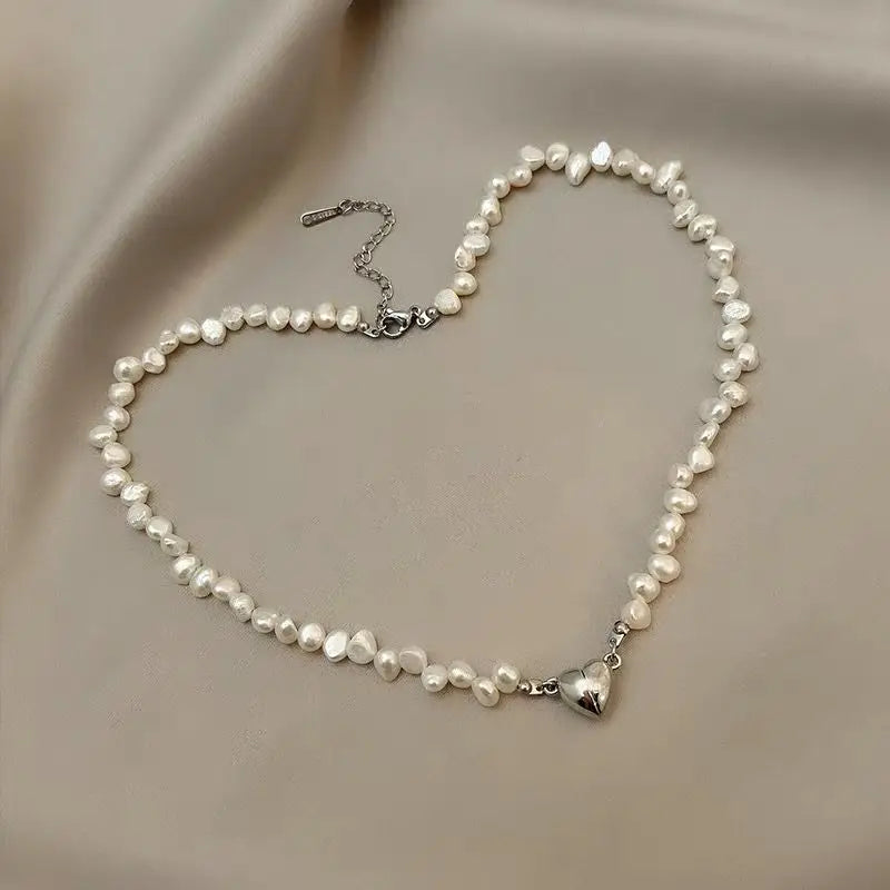 Fashion Baroque Freshwater Pearls Beaded Necklace Magnetic Buckle Irregular Pearls Heart Pendant Necklace Jewelry