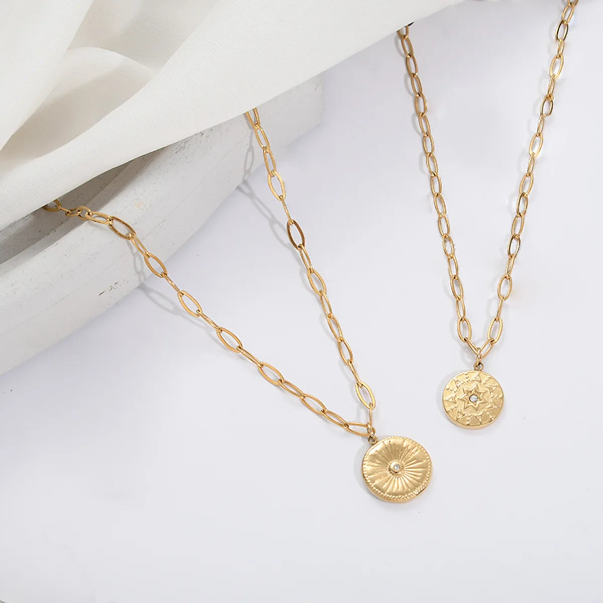 14K Gold PVD Plated Round Pendant Necklace North Star Design Stainless Steel Tarnish-Free Necklace Trendy Gold Jewelry for Women