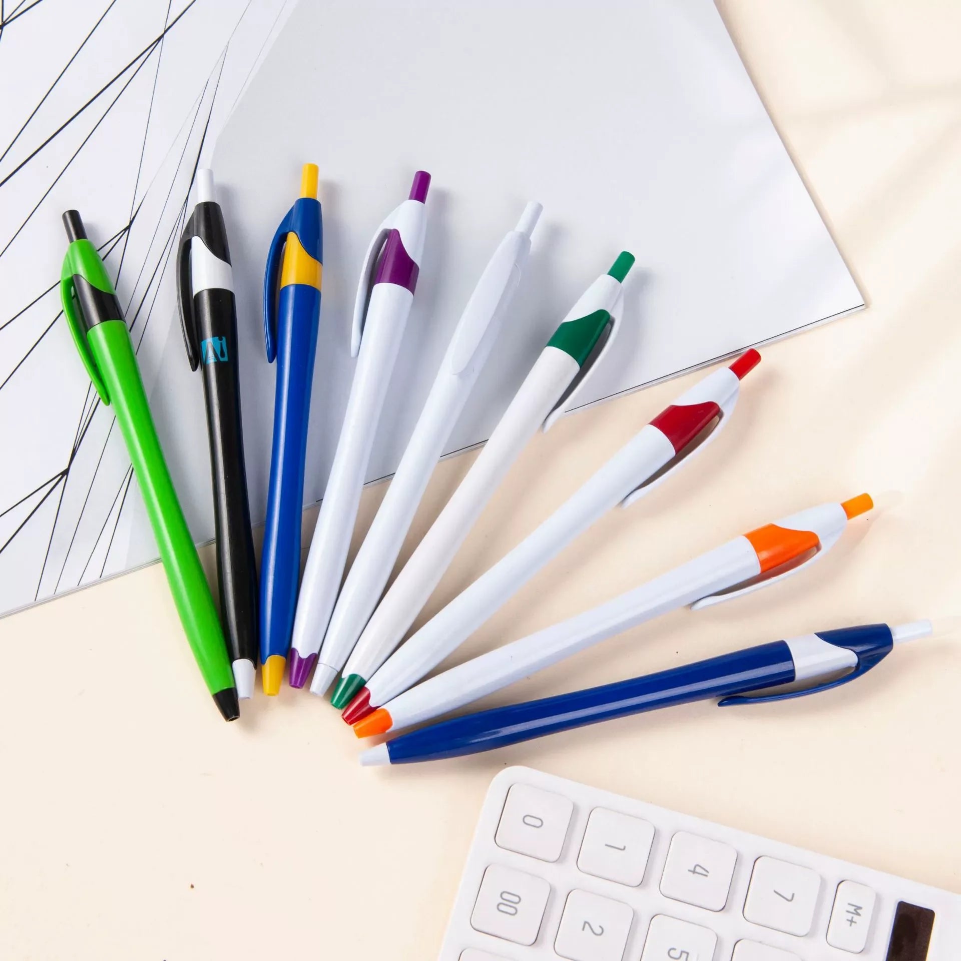 Stock Plastic Click Ballpoint Pens With Customized Logo Cheap Ball Pen Advertising Gift Pens With Custom Logo