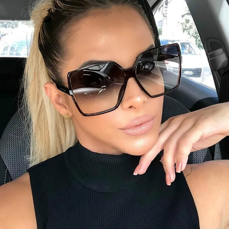 2020 New Trend Oem Sun Glasses Custom Logo Oversized Square Womens Trendy Sunglasses Polarized Lenses Black White Frame PC