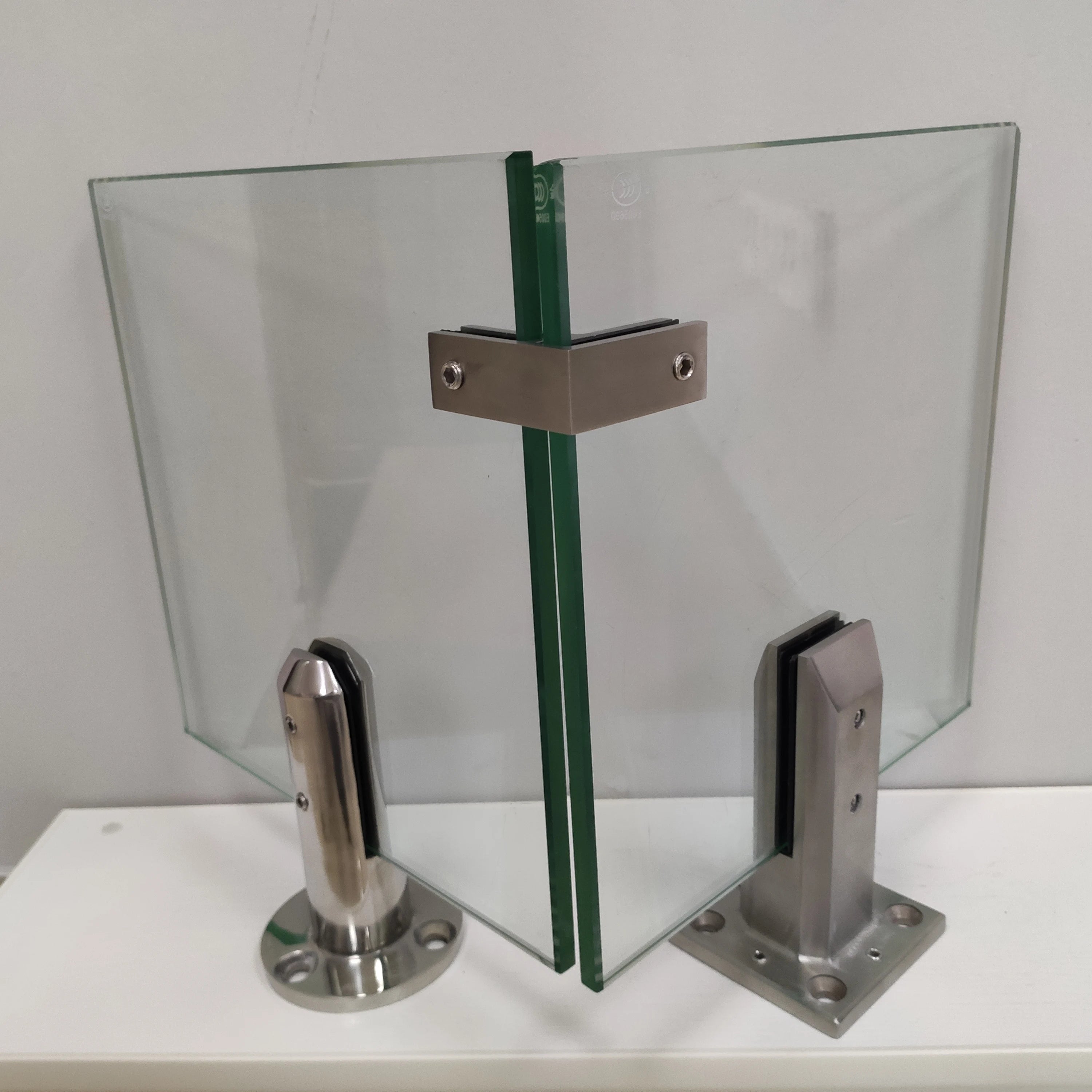 YL METAL Beautiful 90 Degree Glass Clamp Railing With Corner Glass to Glass Bracket