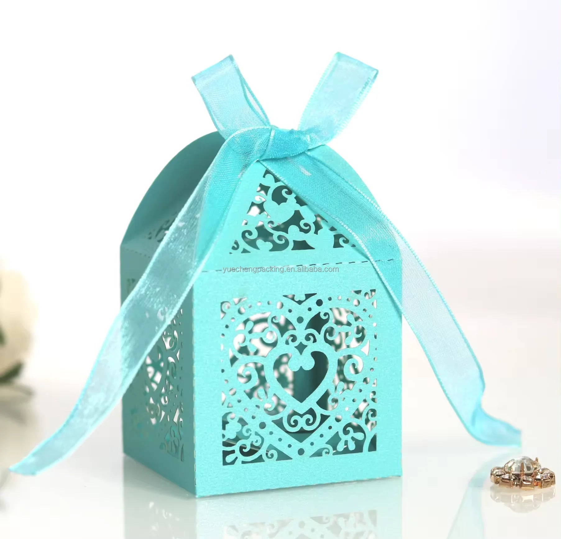 Factory Wholesale Customizable Small Synthetic Paper Wedding Favor Candy Box UV Coating Hollowed-out Chocolate Gift Packaging