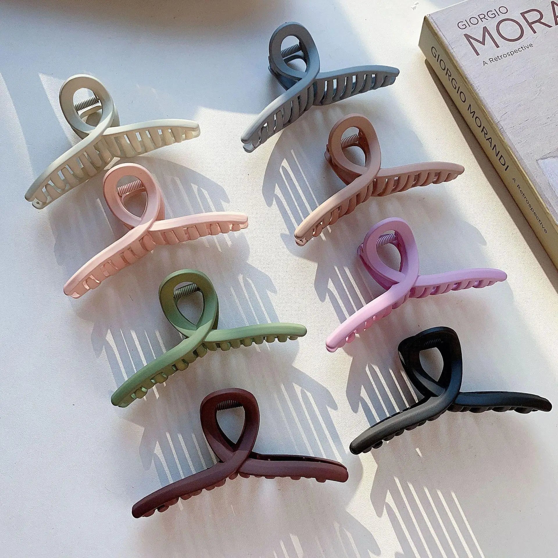 Hot Selling Big Acrylic Korean Small Plastic Hair Claw Clip Hair Accessories Claws Jaw Hair Clips for Women