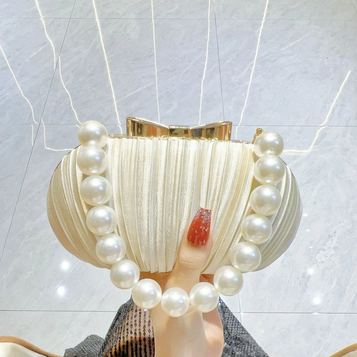 Hot Elegant Oval Clutch Bags for Women Pleated Evening Bag Pearl Chain Bridal Purse Handbag Ladies Evening Party Egg Clutch Bags
