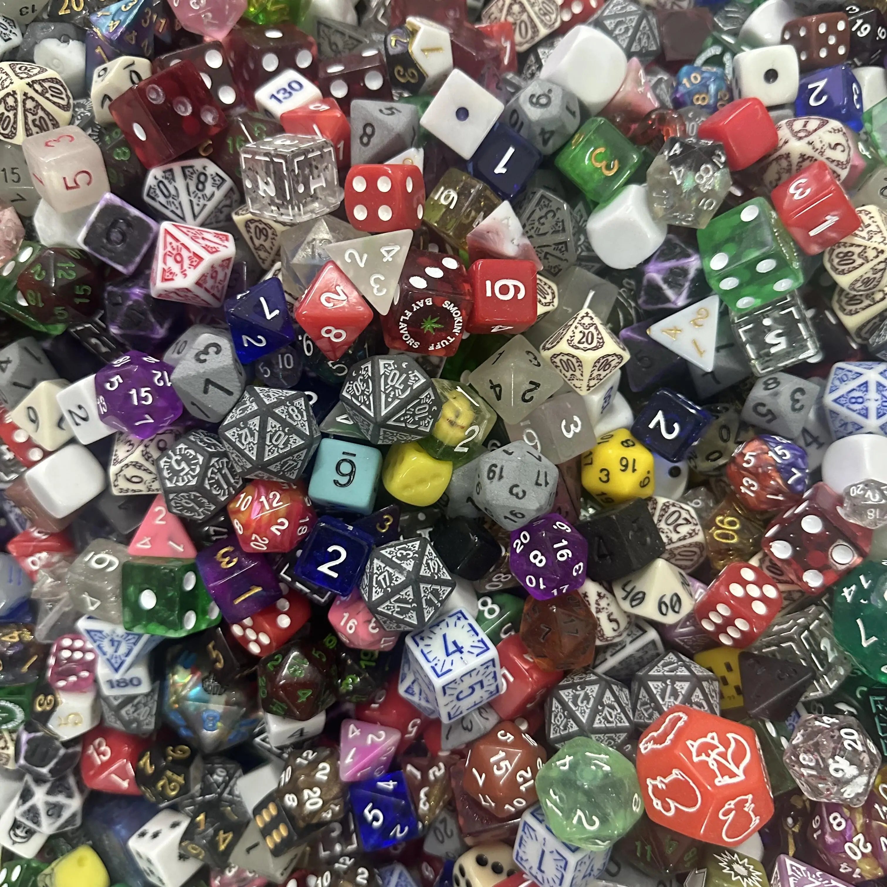 Wholesale Acrylic Resin 100pcs Random Bulk Dice Polyhedral Dice Set for DND RPG Board Games