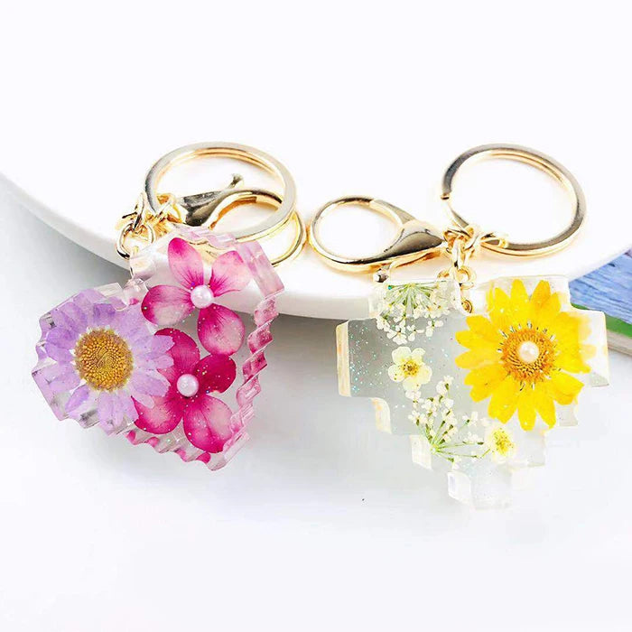 Heart Shape Keychain with Real Flowers Metal Charm Keychain for Women
