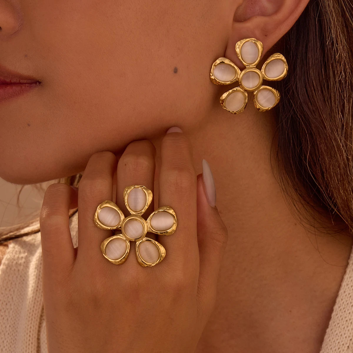 Fashion Luxury Jewelry Set Stainless Steel Waterproof White Cat Eye Stone Hammer Pattern Flower Ring Earring Stud Set for Women