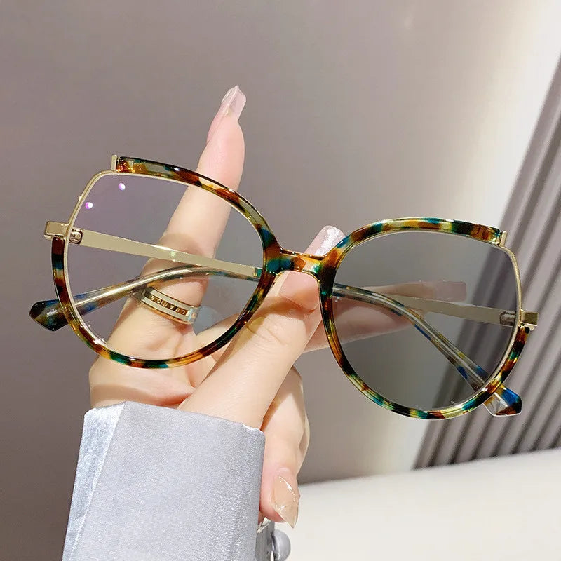 Fashionable Cat Eye Metal Frame Women Photochromic Change Color Optical Eyewear Anti Blue Light Photogray Spectacles