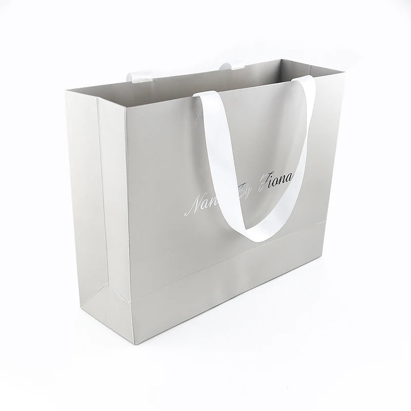 China Manufacturer's Custom Grey Art Paper Tote Bags Shopping Bags for Clothing Shoes Socks Fur Packaging
