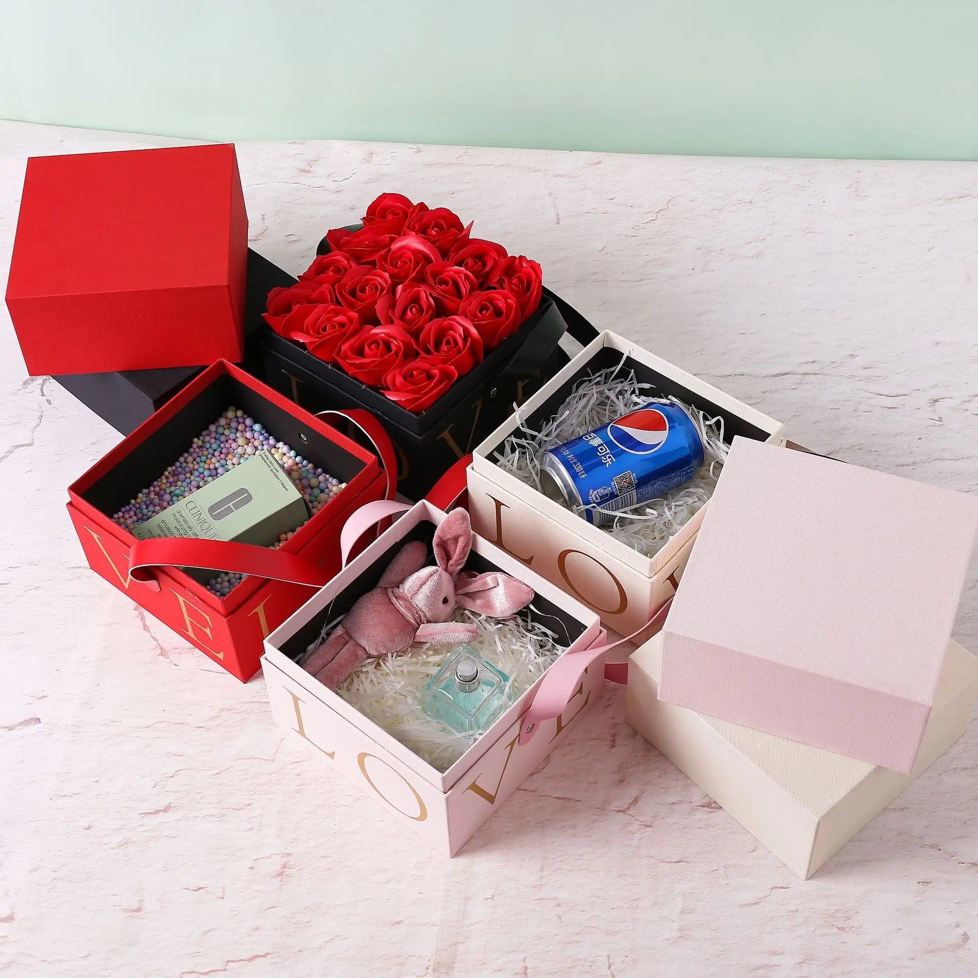 TC Hot Sale Custom Logo Printed Love Flowers Gift Packing Boxes With Handle Black White Red Pink Packing Gifts Flowers Box