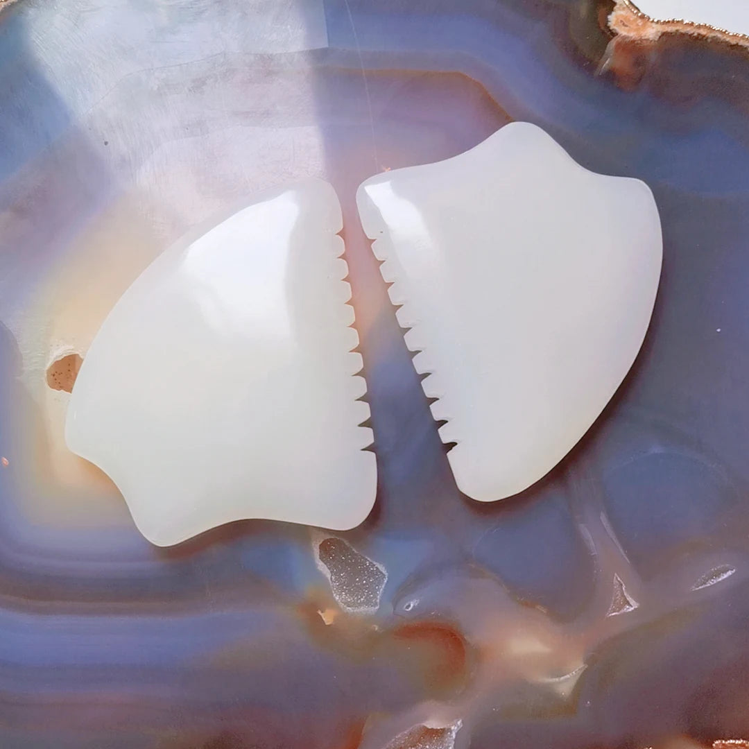 2025 Factory Directly Supply Fluorite Spiky Shape Gua Sha Bianstone Black Stone at Wholesale White Jade Guasha