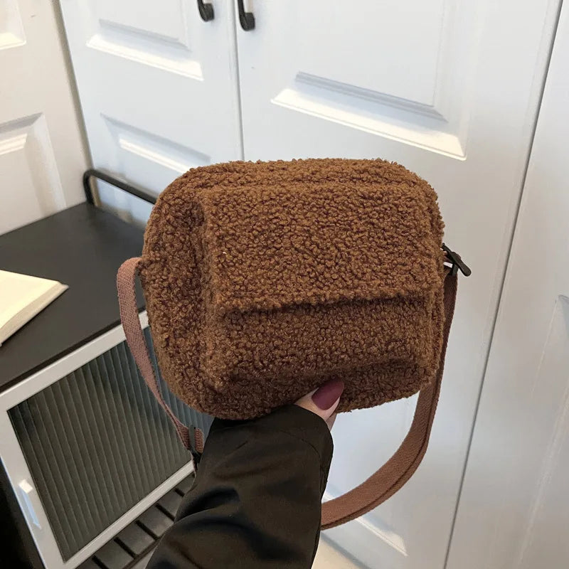 Wholesale New Plush Fabric Women's Shoulder Crossbody Bag Small Fashion Lambs Wool Fluffy Fur Winter Female Travel Messenger Bag