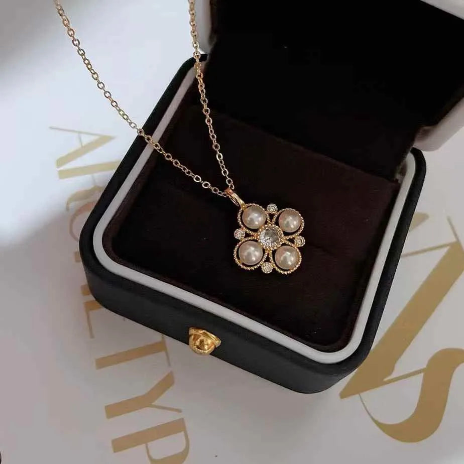 New AAAA Grade Gold Plated Clover Necklace with 5-6mm Natural Freshwater Bread Pearl Trendy Women's Jewelry for Party & Wedding