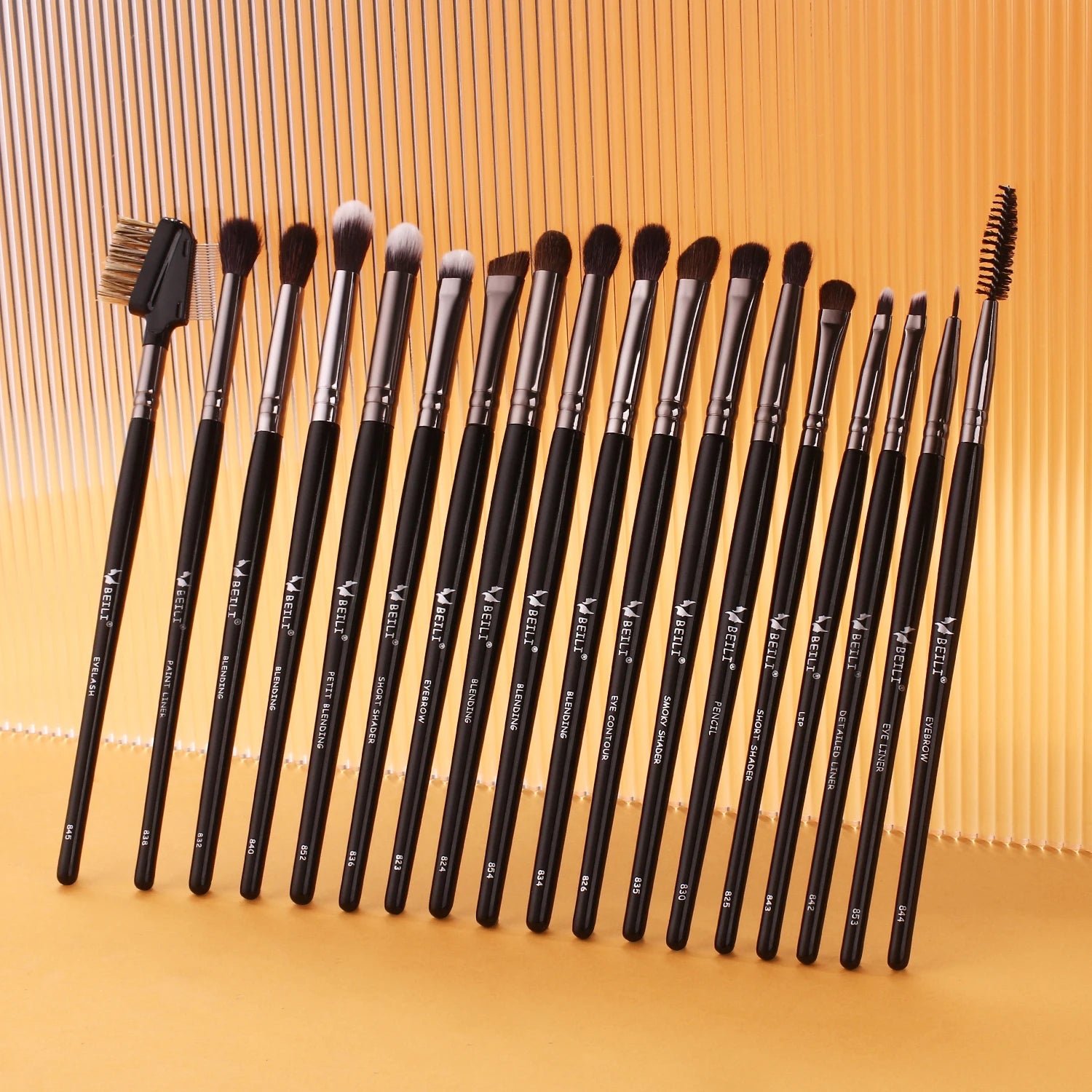 Wholesale 18pcs Professional Natural Hair Flat Eye Shadow Brush Set Wooden Handle Makeup Face Concealer Eyebrow Private Label