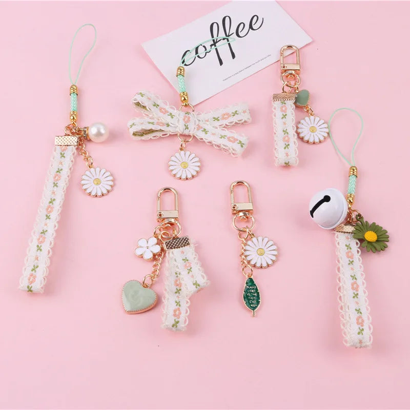 Cartoon Japan Small Daisy Flower Keychain for Women Key Chains Ring Bell Heart Lace Ribbon Car Bag Pendent Charm Accessories