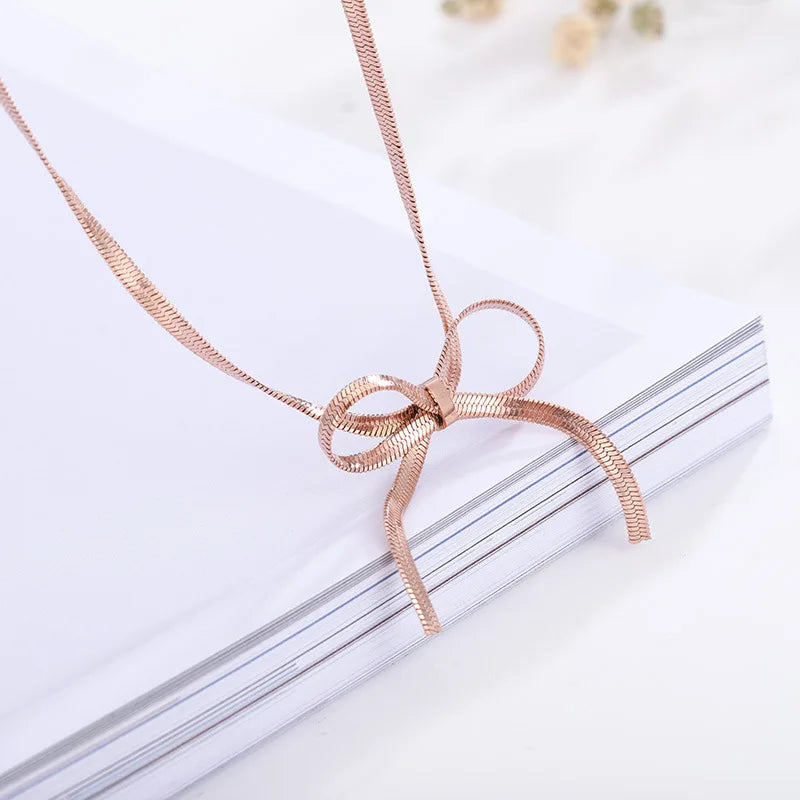 Simple Stainless Steel 18K Gold PVD Plated Heart Pendant Necklace Titanium Steel Geometric Zircon Heart Star Choker Necklace