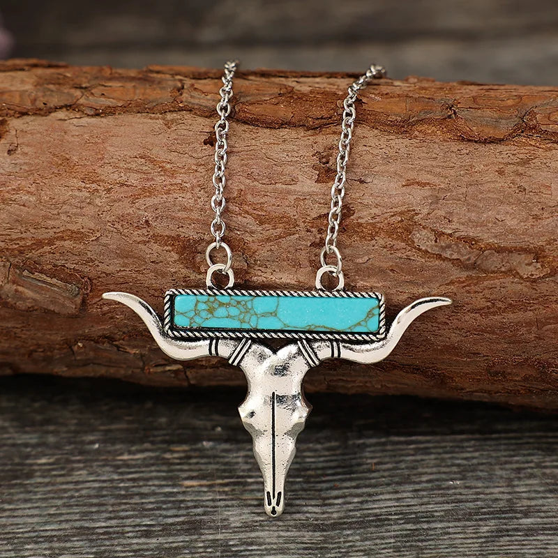 Simple Design Vintage Western Turquoise Bull's Head Pendant Necklace for Woman