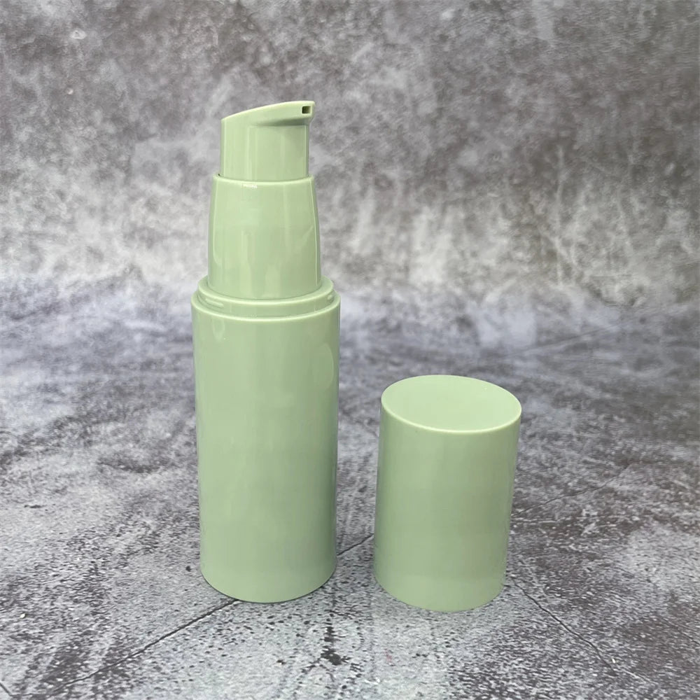 30ml Luxury Round White Refillable Airless Pump Bottles 30ml 50ml Airless Pump Bottle 30ml Green Matte With Lotion Pump Stock