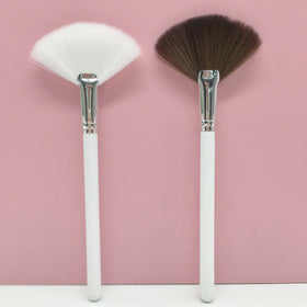 White Soft Fan Brush Beauty Salon Facial Cleansing Brush Personal Skin Care Mask Gel Essence Applicators