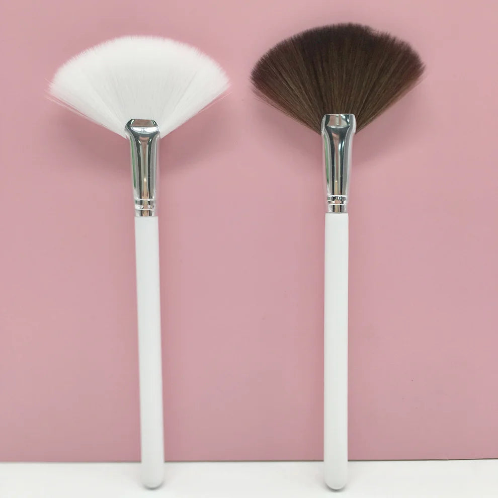 White Soft Fan Brush Beauty Salon Facial Cleansing Brush Personal Skin Care Mask Gel Essence Applicators