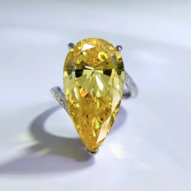 925 Sterling Silver Drop-Shaped Diamond Ring Exquisite Pear-Shaped Cubic Zirconia Classic Style Rhodium Plated for Wedding Party