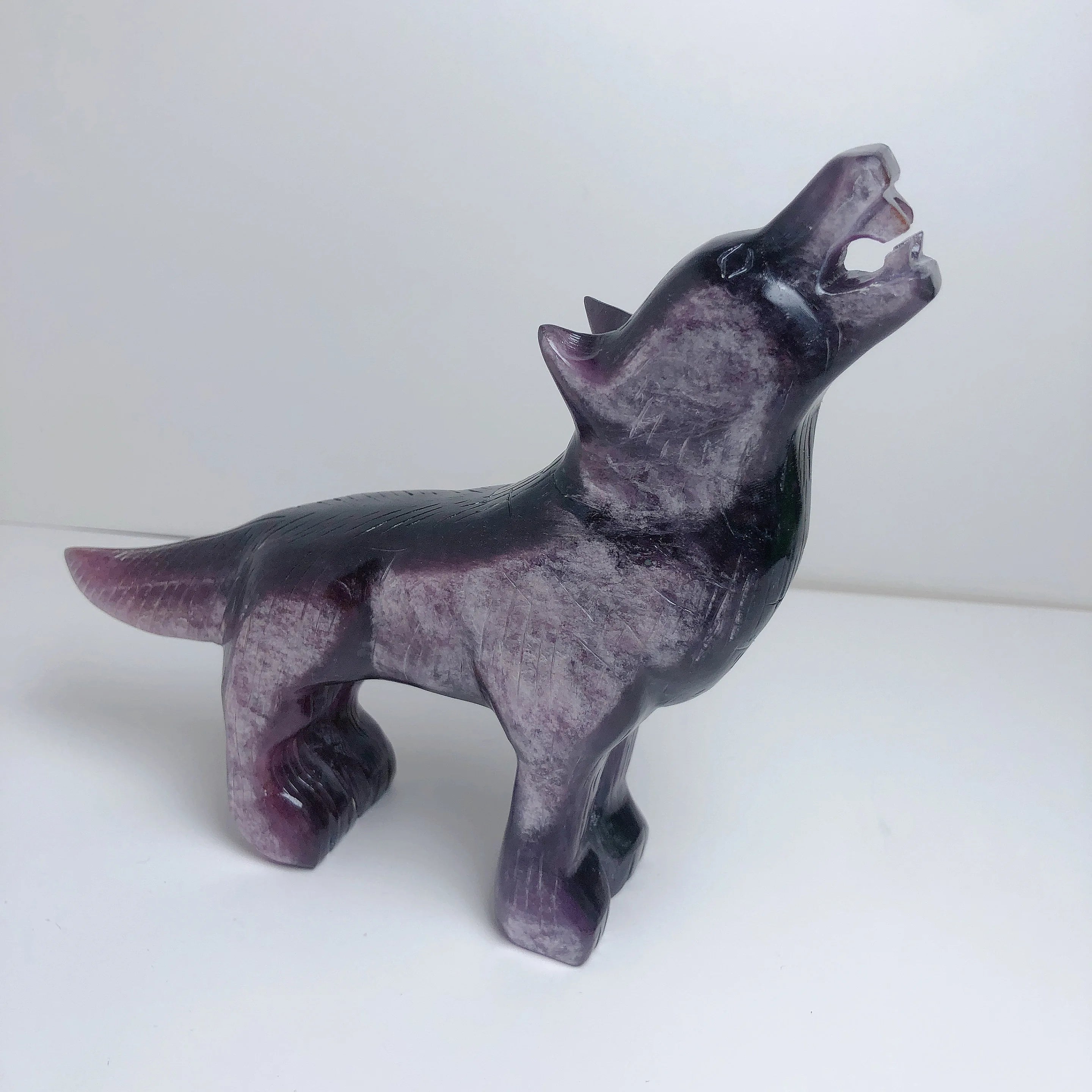 Wholesale Hand Carved Wolf Head Gemstones Purple Mica Crystal Animal Crafts for Home Decorate