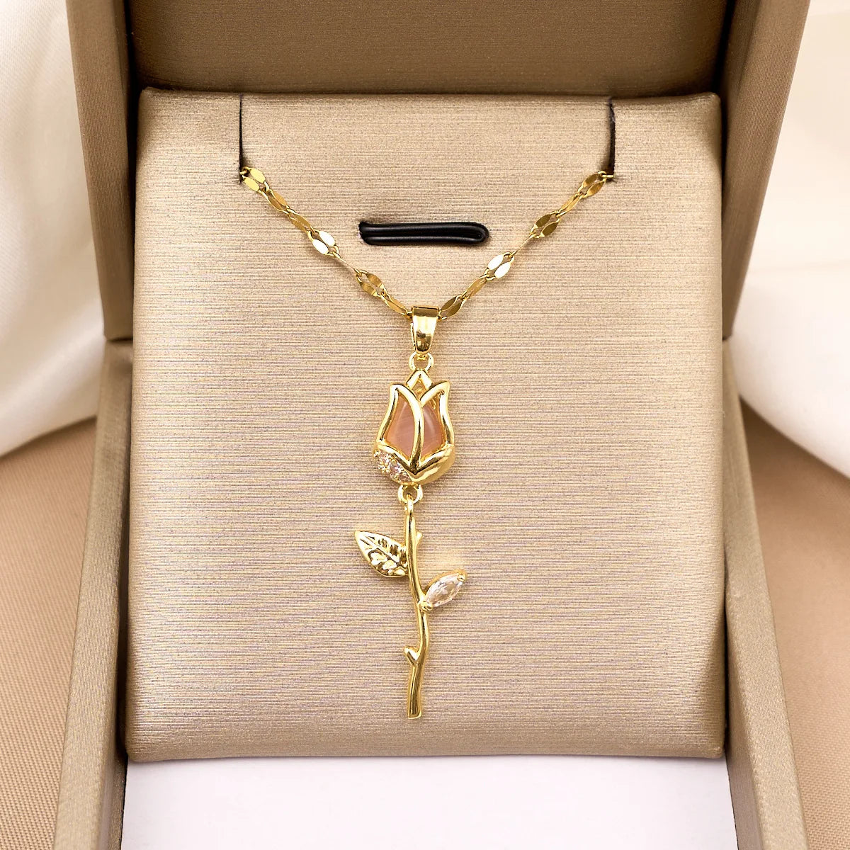Romantic Rose Diamond Necklace for Women Luxury Elegant Gold Plated Stainless Steel Clavicle Chain All-Match Accessory