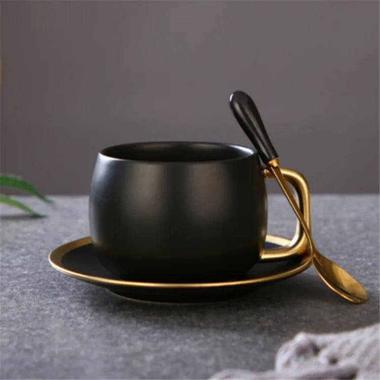 Western Black Color Gold Rimmed Royal Tea Coffee Cup Sets 280 ml Ceramic Cup Saucer for Restaurant