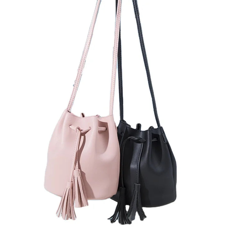 2026 Hot Style Vintage Messenger Bags for Girls Tassels Women Shoulder Bag  Faux Leather Crossbody Bag With Drawstring