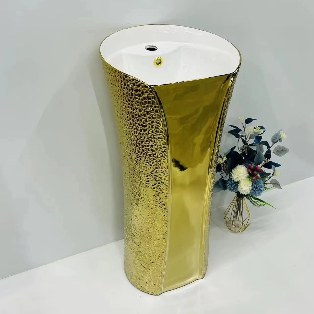 Meiyani  Electroplate Luxury  Gold Silver White Color  Washbasin One-Piece Bathroom Sink Ceramic Pedestal Basin