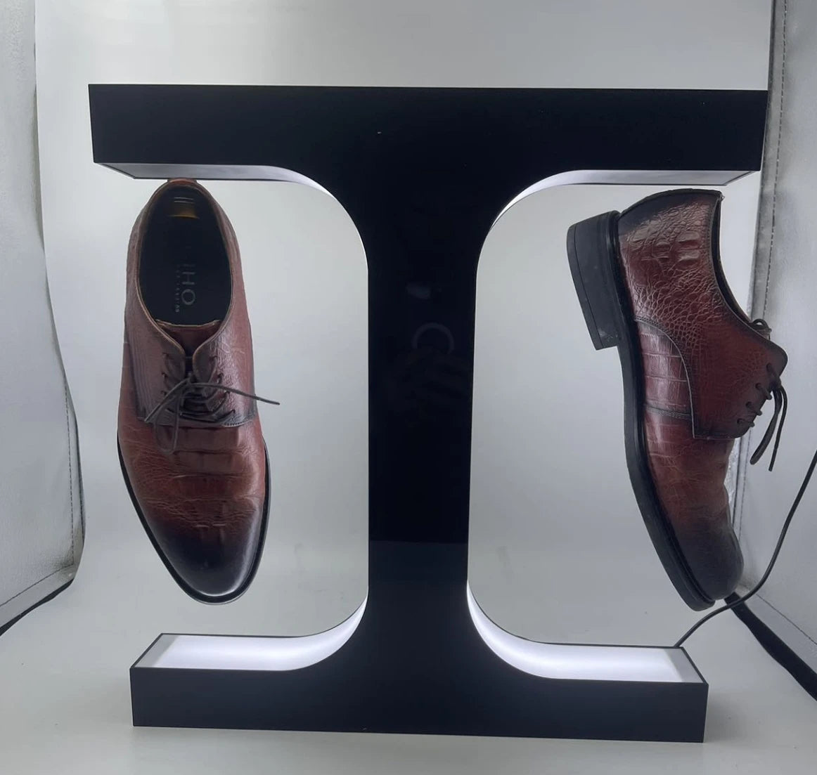 360 Rotating Led Light  Magnetic Levitation Shoe Pair Stand Floating Display for Shoes Bottle and Advertisement