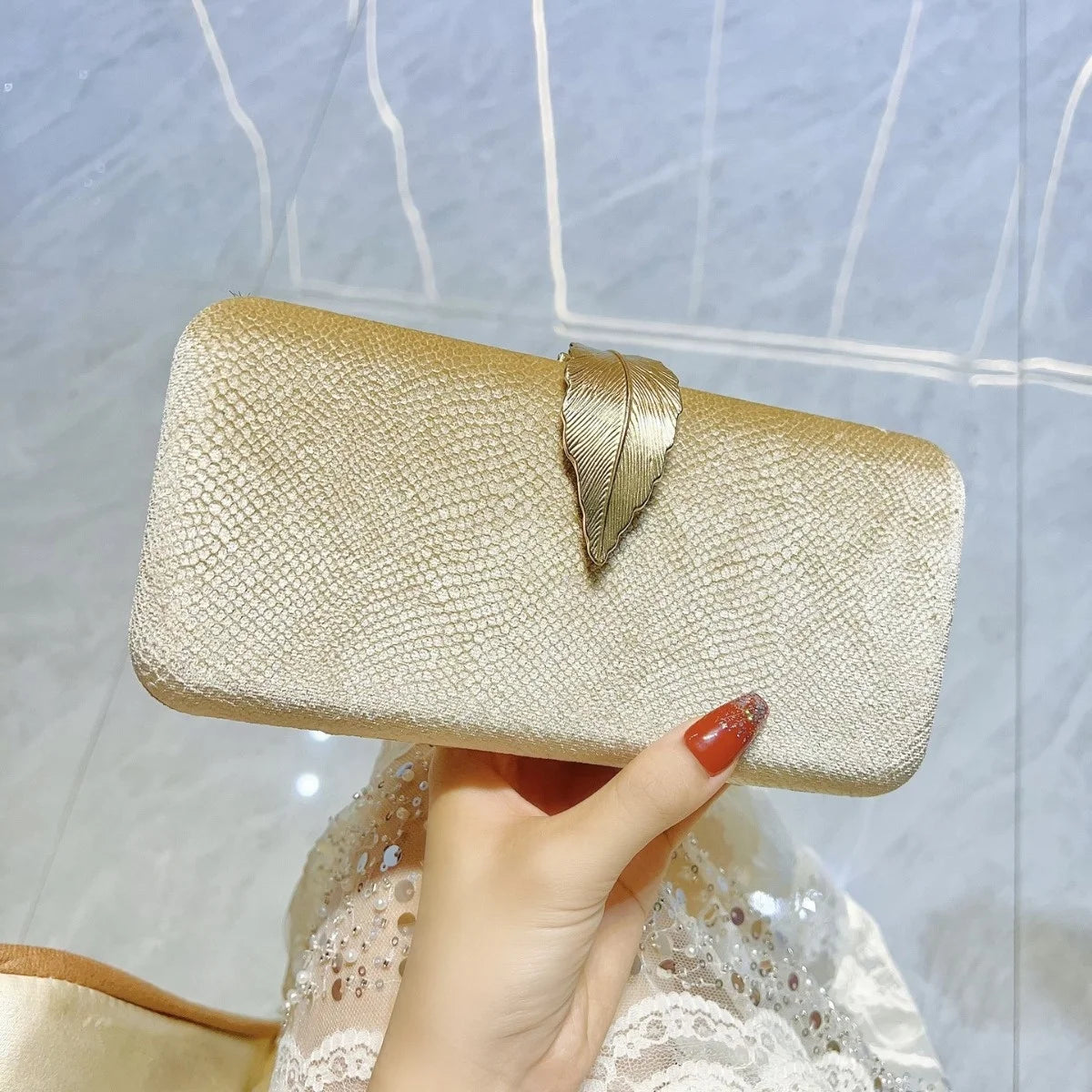 2026 Fashion Clutch Purses for Women Velvet Evening Clutch Bag Metallic Gold Clasp Handbags Party Wedding Purses and Bags