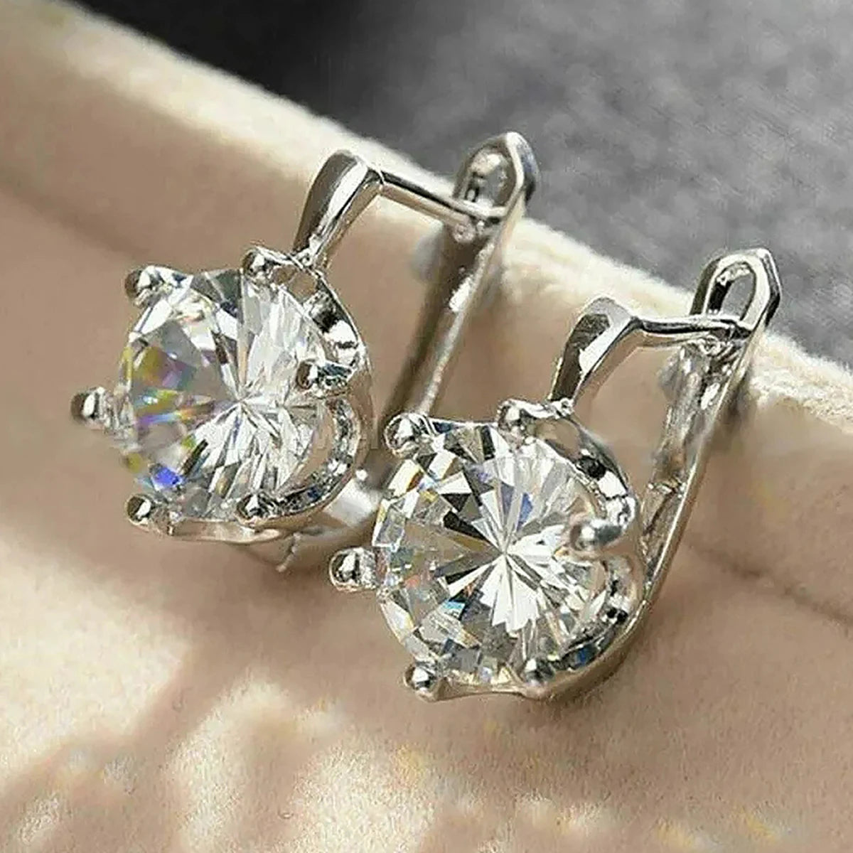 CAOSHI Wholesaler Simple Style Round Sparkling Cubic Zirconia Earrings for Women Fashion Jewelry Silver Plated Hoop Earrings OEM