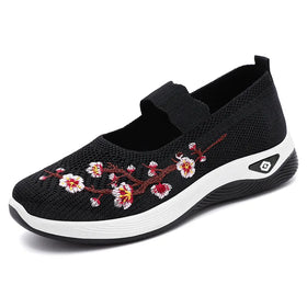 New Design Fashionable Women's Shoes Soft Thick Sole Breathable Upper Ladies Shoes slip on