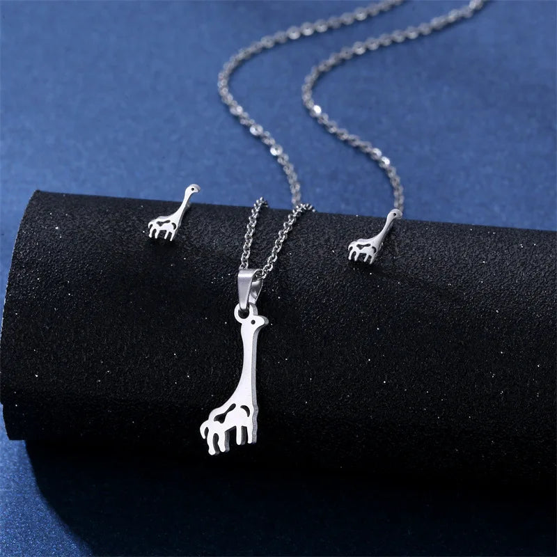 Wholesale Cute Animal Accessories Simple and Trendy Smooth Giraffe Pendant Necklace and Earring Two-piece Set