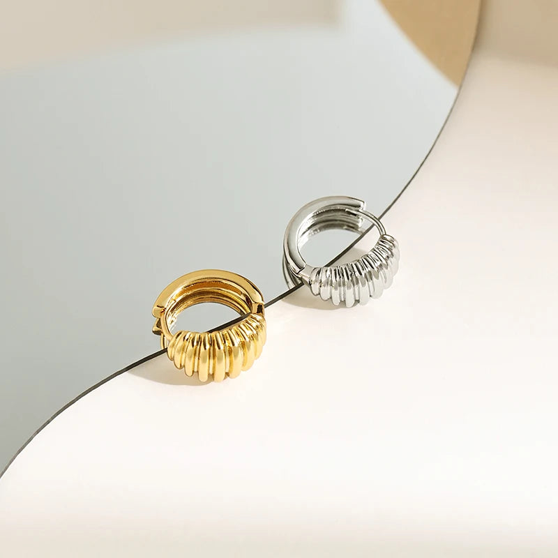 QT Fashion Jewelry Huggies Trendy Brass Statement Earrings 18K Gold Plated Small Dainty Hoop for Women Anniversary