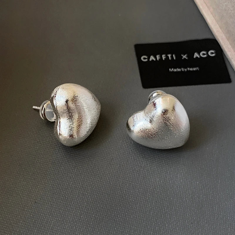 2025 New Trendy Brass Silver Plated Three-Dimensional Brushed Heart Stud Earrings for Children's Party Jewelry Wholesale