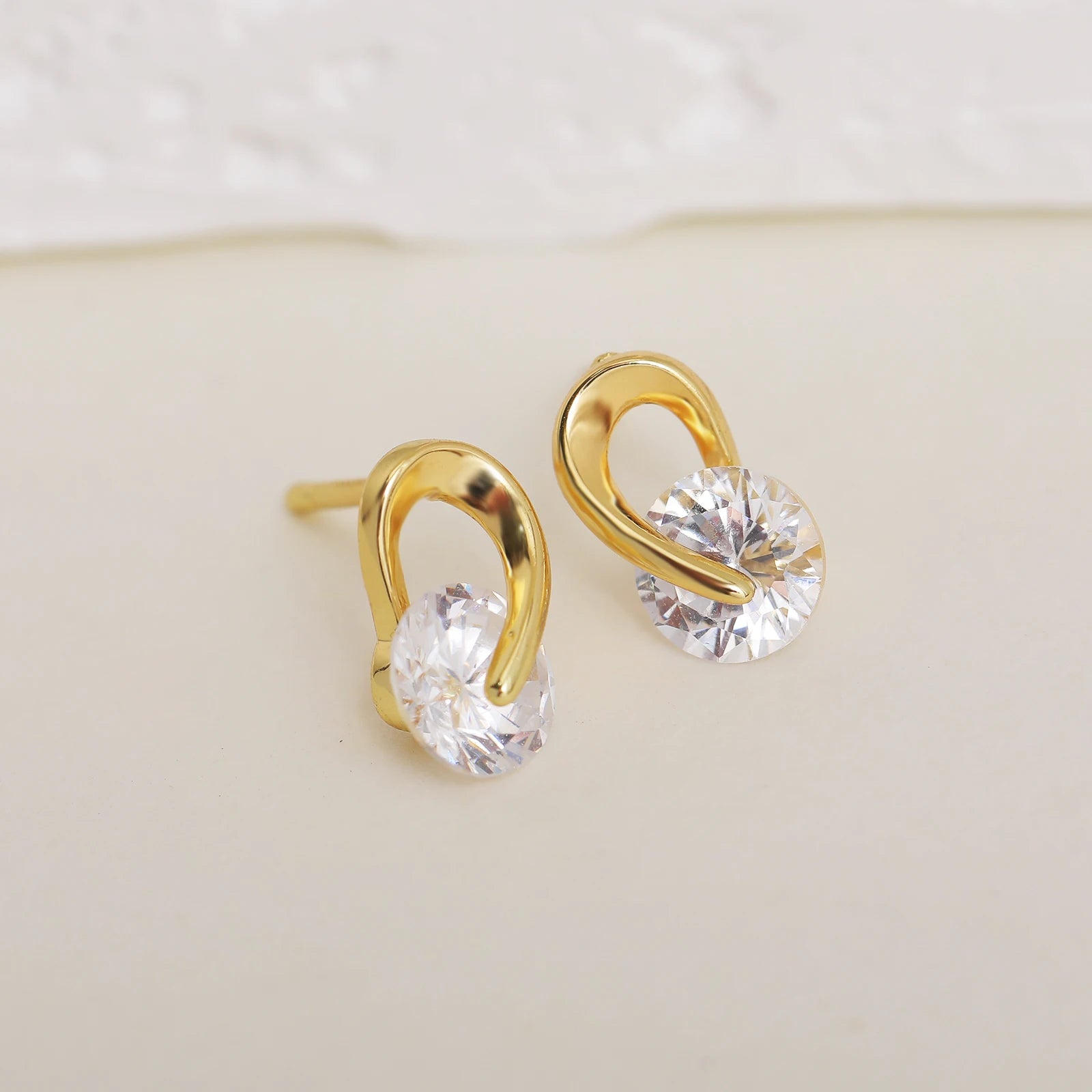 Elegant Shiny 18k Gold Plated Round Zirconia Dangle Stud Earrings Factory Wholesale Made of Trendy Brass Jewelry