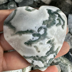 Wholesale Sale Natural Rock Crystals Healing Stones Carving Moss Agate Heart Ornaments for Home Decor