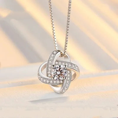 Fashion Lucky Clover Pendant Necklace Twisted Necklace Weeding Diamond Crystal Necklace for Women