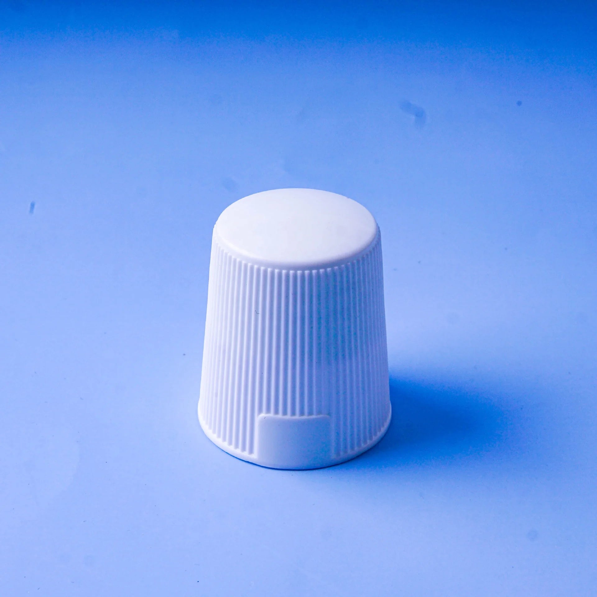 Pe White Color 28mm Plastic Jigger Crc Cap for Mouth Liquid Bottle