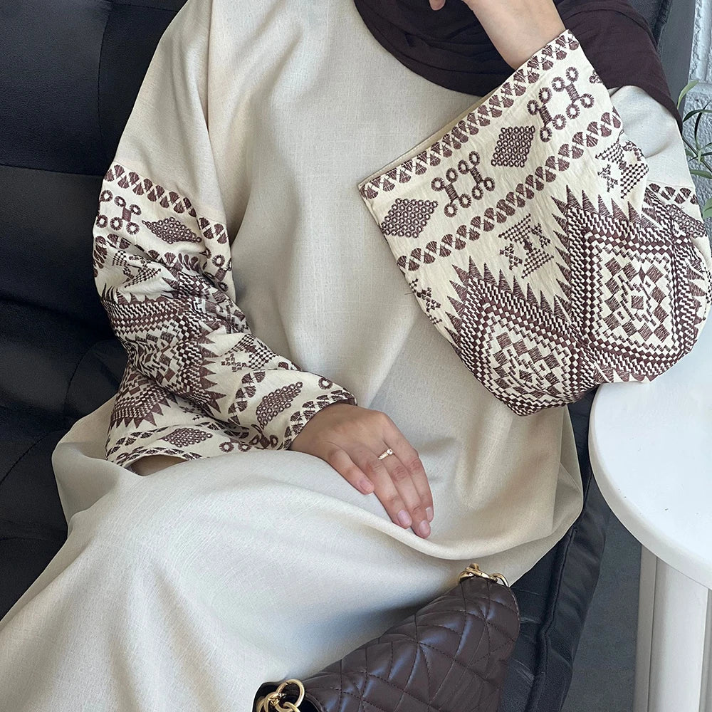 Embroidery Closed Abaya Robe Modest Elegant Dubai Muslim Women Dress Palestine Islamic Clothing Wholesale in Stock Loose Abaya