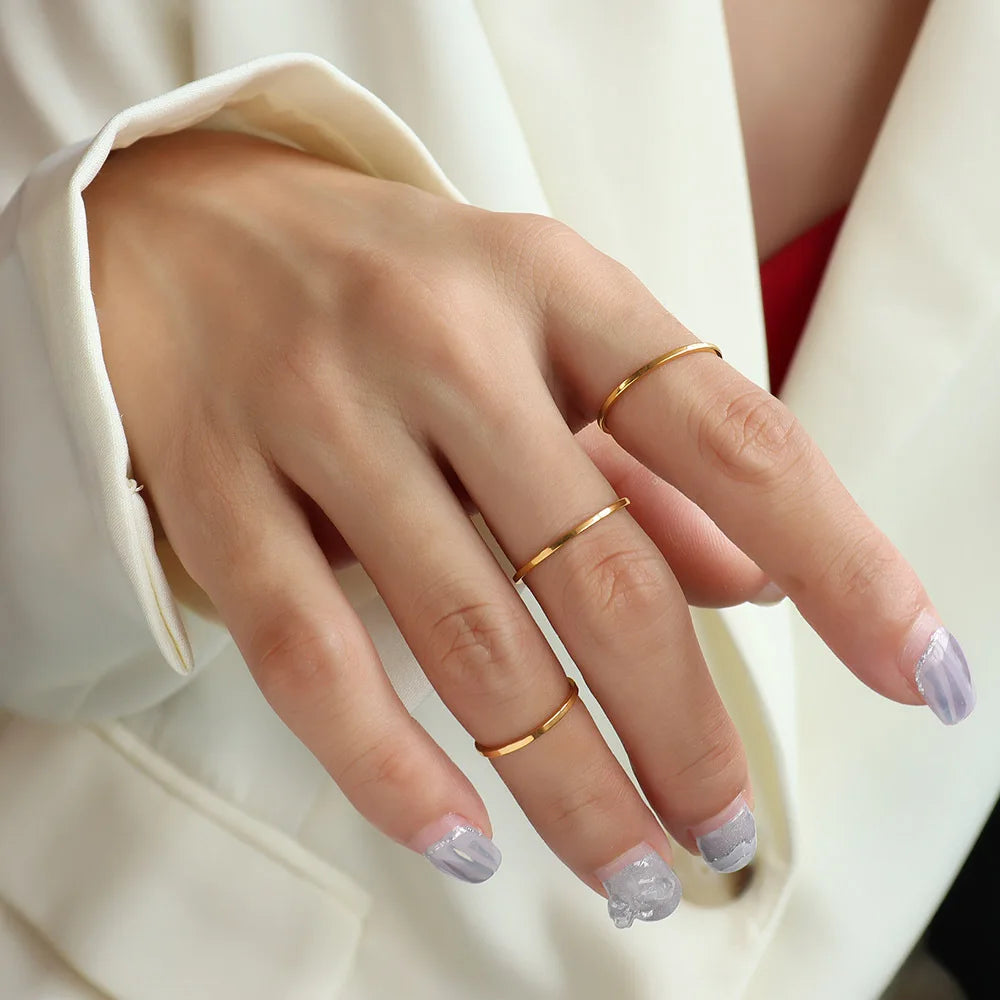 Hot Selling Women 1mm Plain Gold Rings Size 3-10 Stacking Rings Girls Plain Thin Silver/Gold Stainless Steel Waterproof Ring