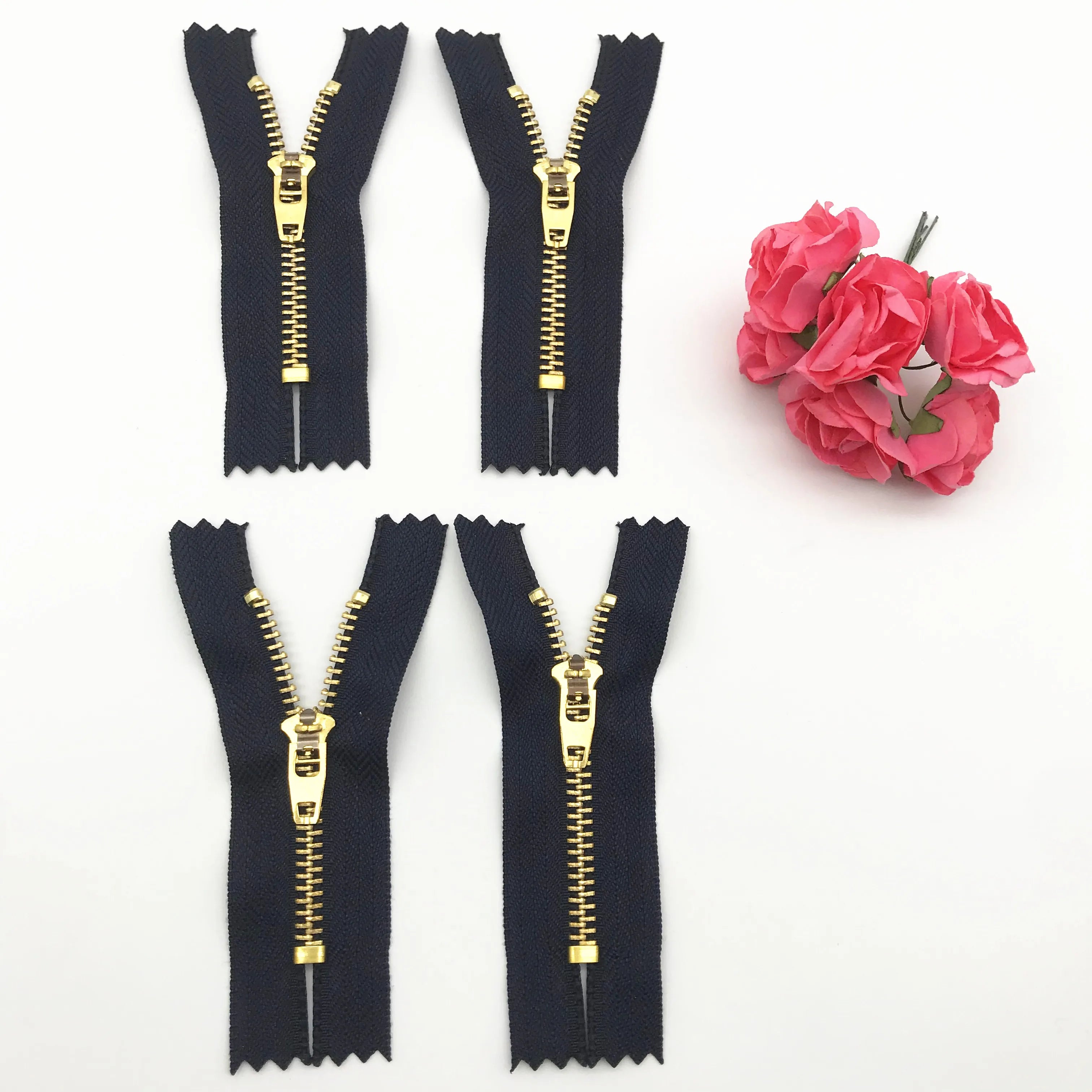 5YG Eco-Friendly Brass Zipper with Auto Lock Slider Closed End for Jeans Hand Bags & Garment Accessories