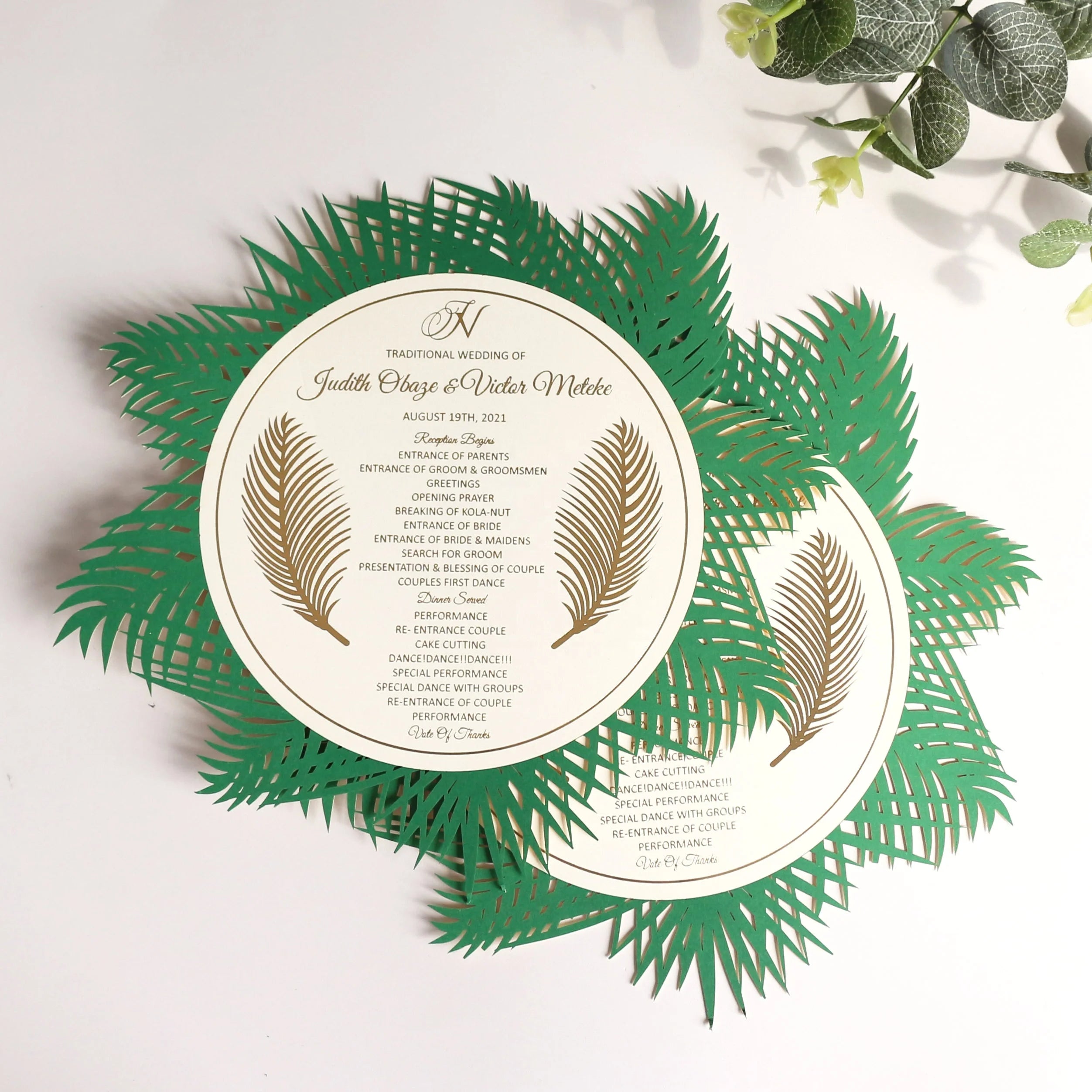 2026 New Arrival Luxury Gold Foil Custom Cute Restaurant Wedding Menu Card Creative Laser Cut Flower Shape Party Paper Menus